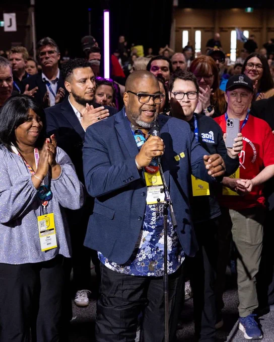 Le STTP est fier de féliciter le confrère Marc-Édouard Joubert pour son élection au poste de vice-président exécutif du Congrès du travail du Canada (CTC) lors de la 31e assemblée générale du CTC à Winnipeg! 

So-so-so… solidarité!