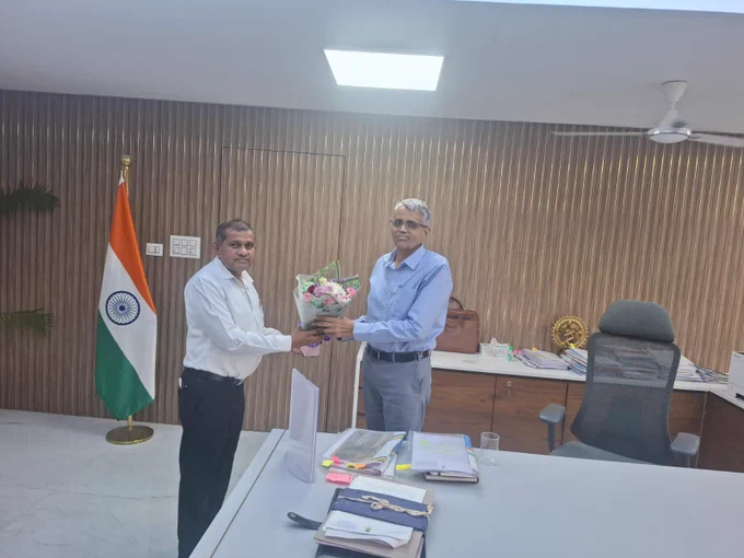 Today SMM Gujarat 
Met Shri  R C Meena Principal Secretary Agriculture Farmer Welfare and Cooperation. Discussed about Government AGR Schemes for Nano Urea Nano DAP and promotional programme for extension activities.