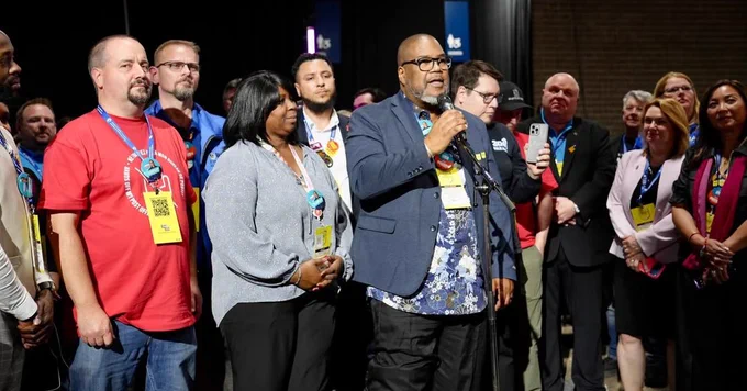 CUPW is proud to congratulate our own Brother Marc-Édouard Joubert on his election to the position of Executive Vice-President of the Canadian Labour Congress at the CLC’s 31st Constitutional Convention in Winnipeg!  So-So-So… Solidarité!
 
#CLC2026 #CUPWCLC2026 #canlab