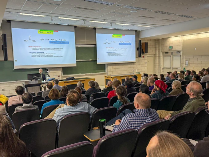 Dr. Bob Hausinger delivers his seminar to a packed auditorium. 