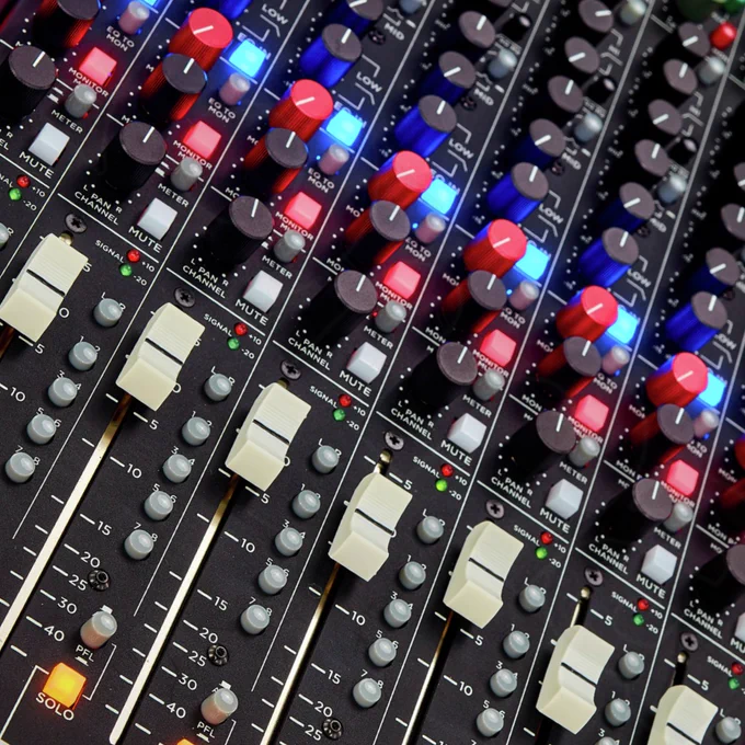 Trident 68 console close up