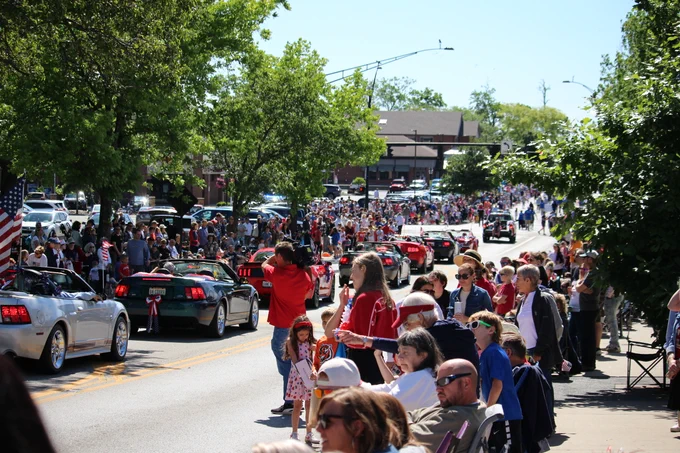 patrons watching parade