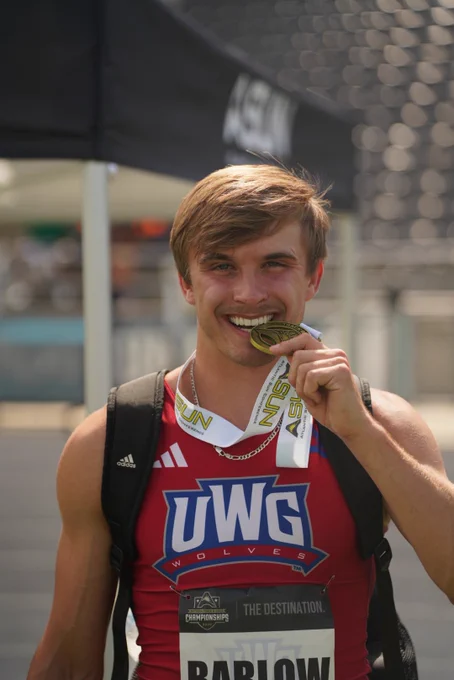 gavin barlow bites a gold medal