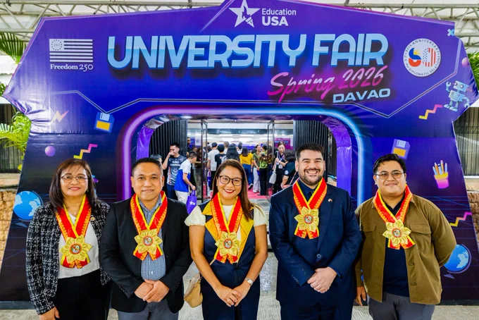 Commission on Higher Education (CHED) Education Supervisor Dr. Evelyn S. Ecle, University of Southeastern Philippines President Dr. Bonifacio G. Gabales, Jr., Davao City Councilor Antoinette Principe, U.S. Embassy Deputy Director of Public Engagement George Mesthos, CHED Project Technical Staff Jay-ar Ahon in front of the EducationUSA University Fair Spring 2026 arc.