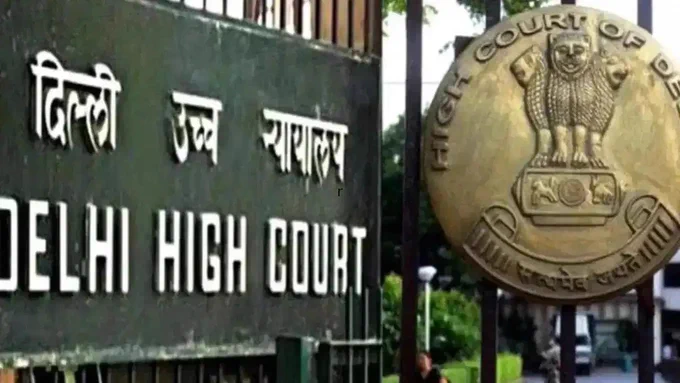 हाईकोर्ट ने कहा है कि दिल्ली में प्राइवेट स्कूल और बिना सरकारी सहायता वाले मान्यता प्राप्त स्कूल शिक्षा निदेशालय (DoE) से पूर्व अनुमति के बिना शैक्षणिक सत्र की शुरुआत में अपनी फीस बढ़ा सकते हैं, बशर्ते प्रस्तावित फीस संरचना शैक्षणिक सत्र शुरू होने से पहले घोषित की जाए। 