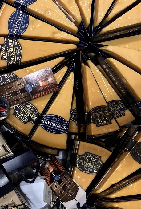 ✨🧀🇮🇹🛒
Display of premium packaged cheeses, The selection features a variety of hard and semi-hard cheeses.

https://www.shutterstock.com/g/Hitra?rid=193867524&utm_medium=nativeapp&utm_source=ctrbreferral-link

#HardCheese #Gouda #AgedGouda #Parmesan #VSOPCheese #XOReserve #ChevreGris #GoatCheese #ItalianCheese #DutchCheese #AgedCheese #20Mesi #30Mesi