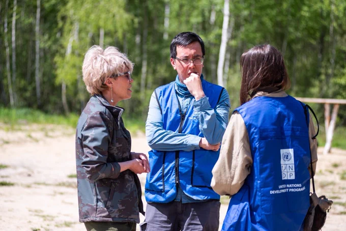UNDP representatives and partners discuss innovative multisensor technologies.