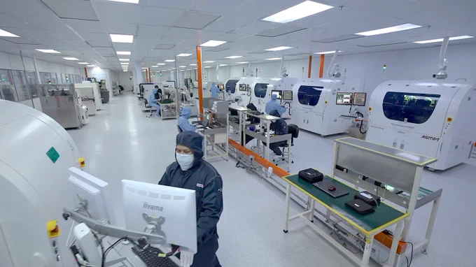 POET Technologies lab in Malaysia features state-of-the-art equipment and a growing number of staff members.