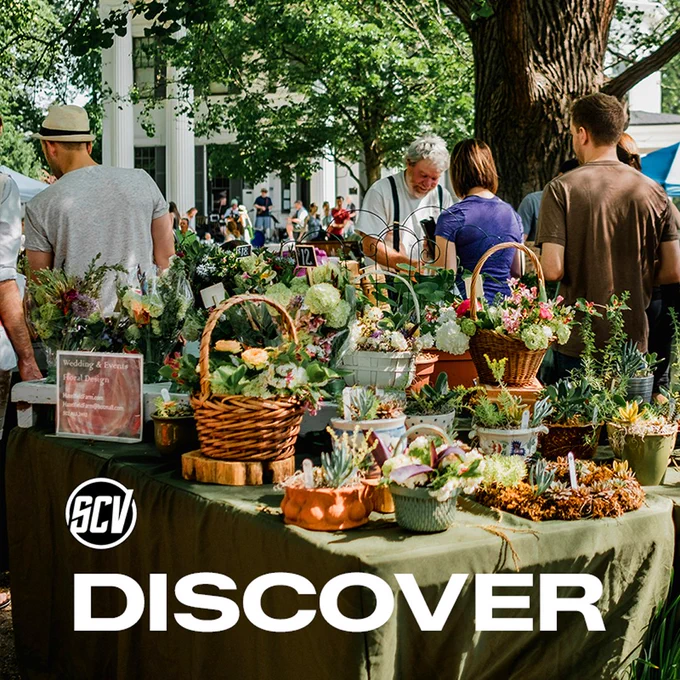 Buyers at the Farmers Market. Image courtesy of Kyle Nieber on Unsplash.
