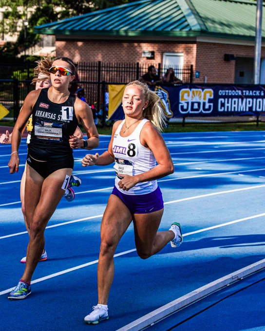 Grace Tate on the inside lane during the 800-meter prelims.