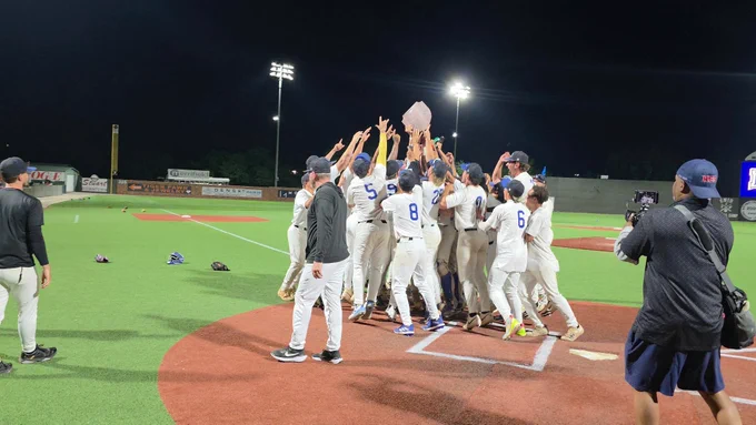 The team celebrates with the trophy!