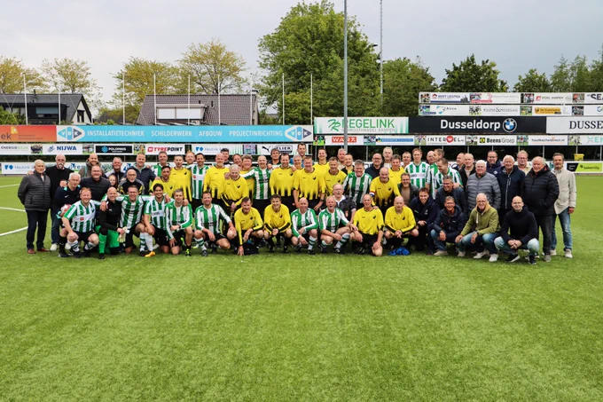 Wat vroeger garant stond voor felle, maar sportieve strijd, kreeg op 16 mei een prachtig vervolg. De Oldstars Legends van DOS en Genemuiden namen het weer tegen elkaar op, dit keer niet om de punten, maar om het plezier en het weerzien.