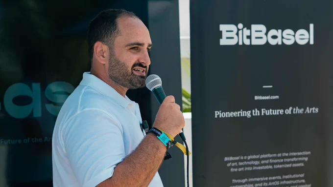 Scott Spiegel, BitBasel CEO, speaking at fractl Miami brunch