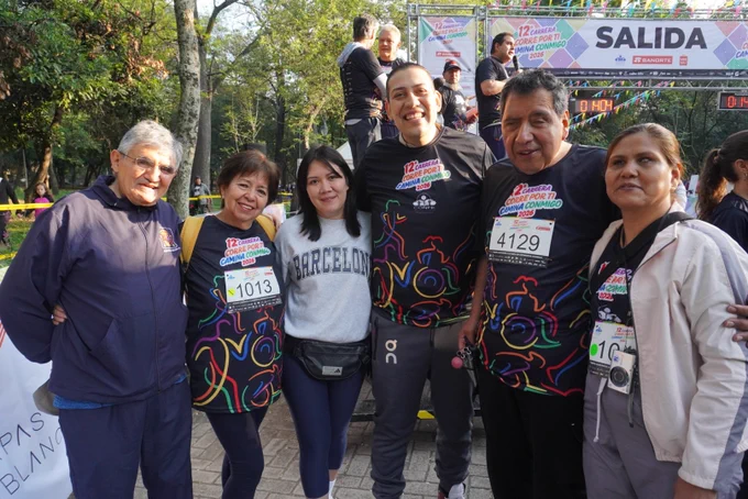 Director Pedro Ortega , Ernesto Rosas y personas organizadoras de la carrera Corre por ti de CONFE en el Bosque de Chapultepec