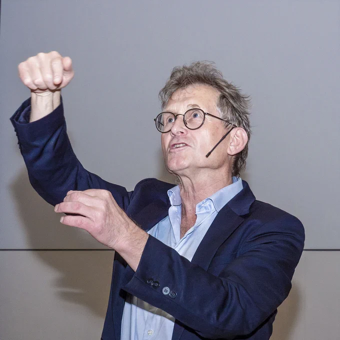 Ben Feringa in action lecturing at GDCh’s Senior Experts Chemistry Conference in Bayreuth, Germany, on May 5, 2026 · photo by Wolfgang Gerhartz