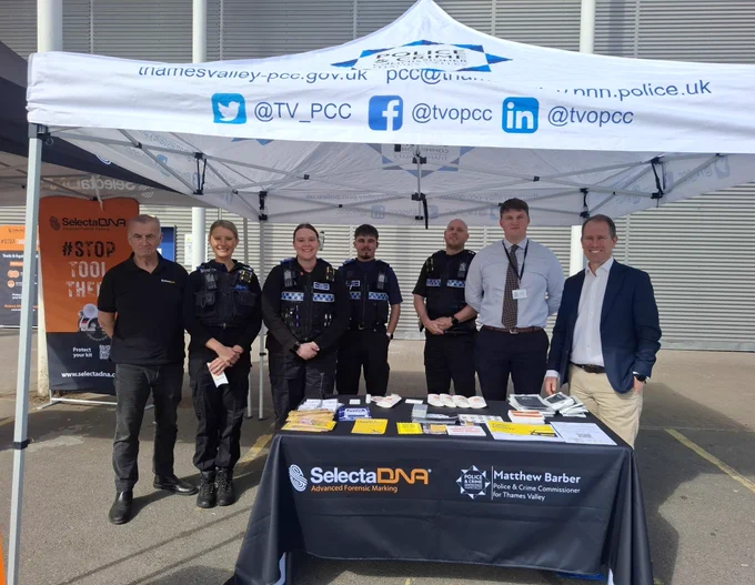 Thames Valley Police and Crime Commissioner, Matthew Barber, (right) with DI Mark Barnikel, DS Andrew Grant and officers from the Bracknell North Neighbourhood Team (Thames Valley Police) (middle) and Nick Roach (SelectaDNA) (left)