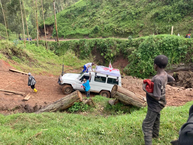 An MSF vehicle transports staff as part of measles vaccination activities in the Masisi territory, North Kivu, DRC, 2025. © Joelle Kayembe Balilonda/MSF