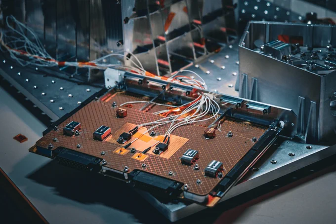 Model strukturalno-termiczny podsystemu FGS Thermal Control Unit (jednostki sterującej temperaturą detektorów).