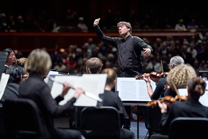 Joshua Bell conducting New Jersey Symphony musicians on stage.