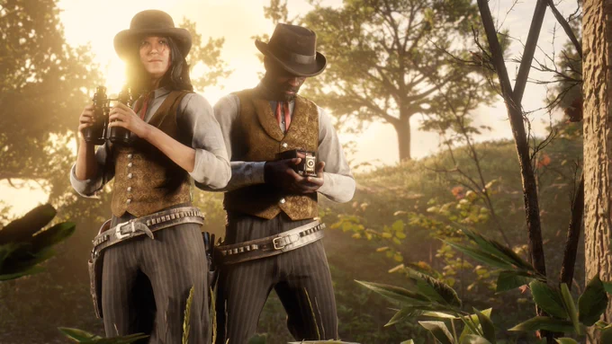 Two Red Dead Online characters wearing the community-inspired outfit, one holds binoculars, the other a box camera. 