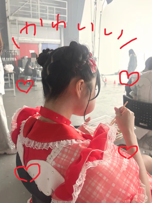 クレヨンしんちゃんみたいな輪郭になっていてかわいい(◦ˉ ˘ ˉ◦)

キュンとクラフトのダンス動画撮影の時の写真✨✨✨