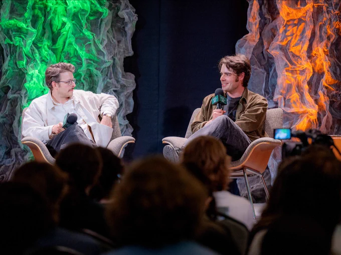 Two speakers converse at a panel at the Ohio University Music Industry Summit.