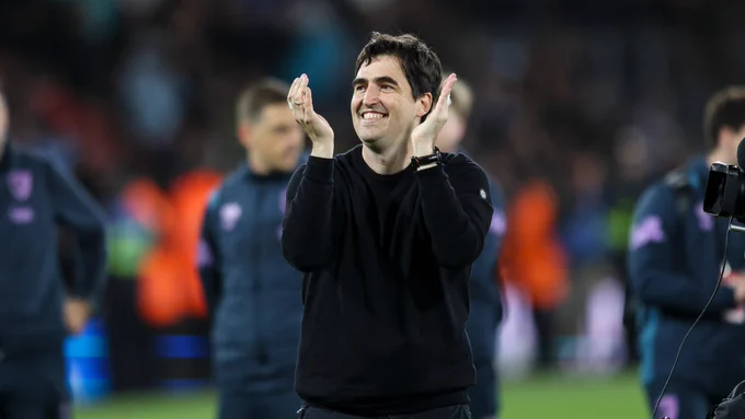 Andoni Iraola claps the AFC Bournemouth fans.