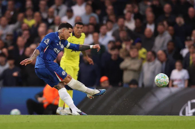 เชลซียิงประตู! เชลซี 1-0 สเปอร์ส (เฟอร์นันเดซ, นาทีที่ 18)
เชลซีขึนมาทางขวา เปโดร เนโต้ ส่งบอลให้ เอ็นโซ เฟอร์นันเดซ ก้มหน้าแล้ว...ยิงนอกกรอบด้วยเท้าขวา ระยะ 40 หลา บอลส่ายแล้วมุดลง อันโตนิน คินสกี้ ชงักเสียจังหวะ เข้าไป
#บอลสด
#sakdakul 
#liveblog 
#อู๋แอคชั่น 