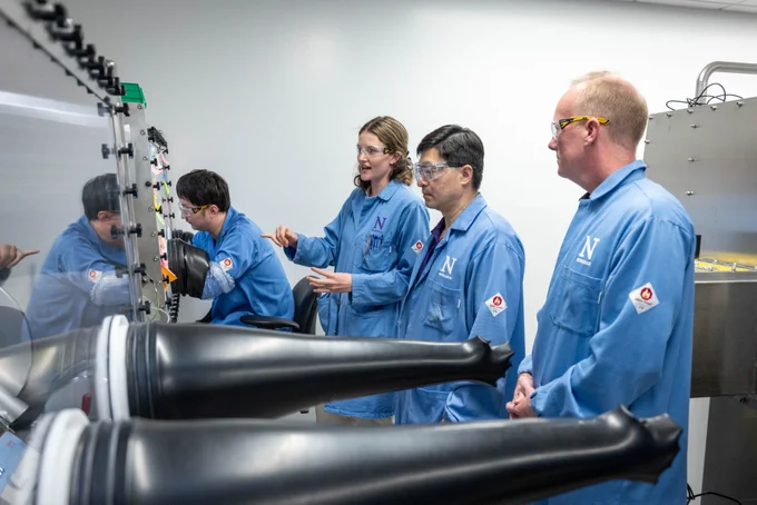 President-elect Mung Chiang visits Prof. Ted Sargent's lab.
