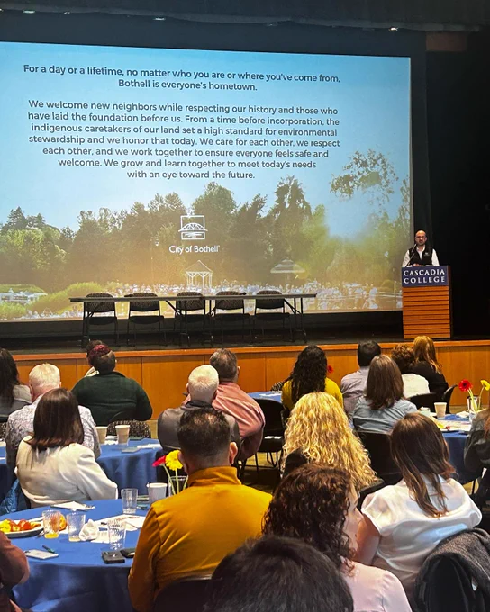 The Bothell City Manager speaks to a group of State of the City attendees. 