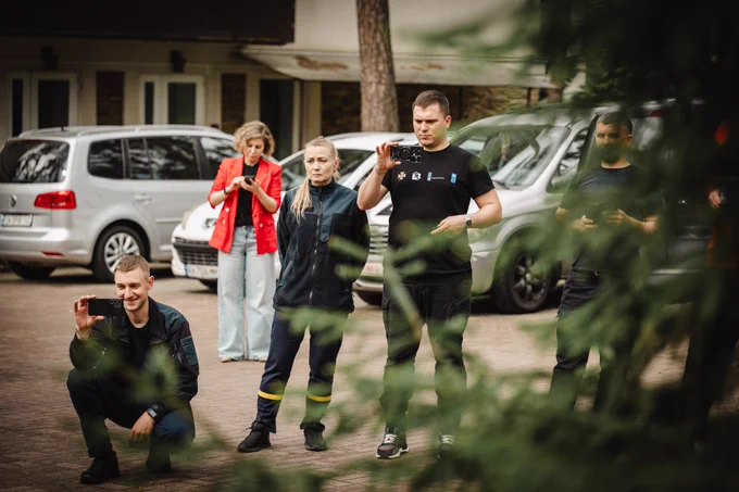 SESU team observe and record a practical first aid exercise during a training session