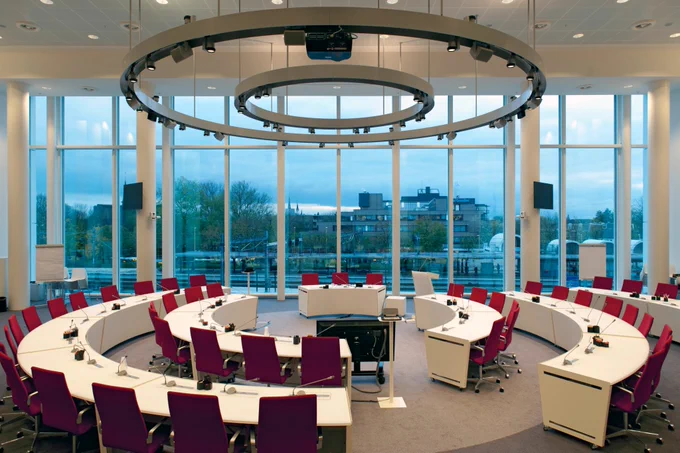Foto van de raadzaal in het Huis van de Stad Gouda