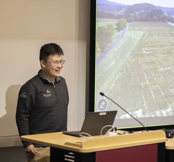 Yaojie Zheng at the Virginia Tech School of Plant and Environmental Sciences seminar. 