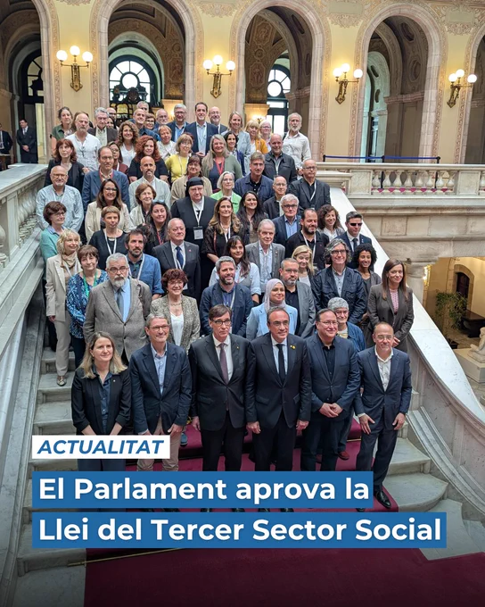 El Parlament aprova la Llei del Tercer Sector Social - imatge grupal. Taula del Tercer Sector Social i La Confederació