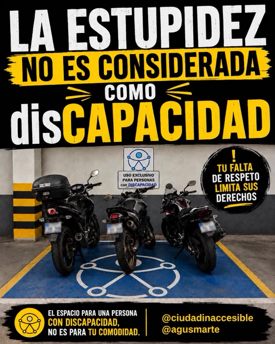 La imagen muestra un cajón de estacionamiento para personas con discapacidad, y dentro de él tres motocicletas estacionadas, arriba la frase, "La estupidez no es considerada como disCAPACIDAD.