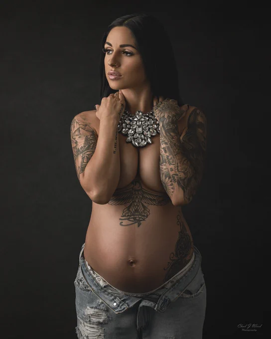 Maternity Photography Mesa: Pregnant woman in jeans and tattoos. 