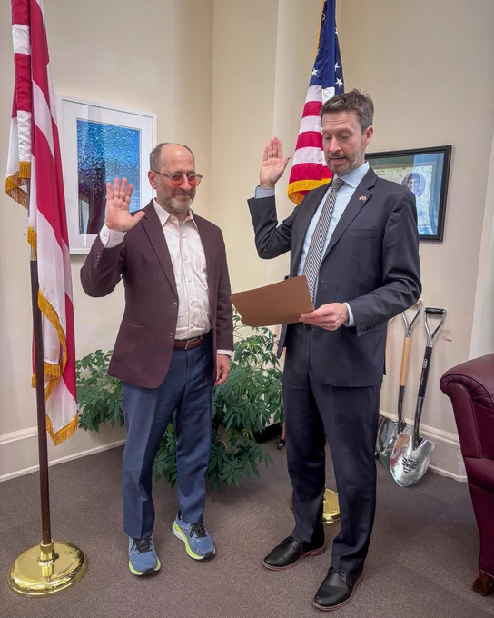Councilmember Allen swearing in Ben Hammer as the next Commissioner for ANC 6A06