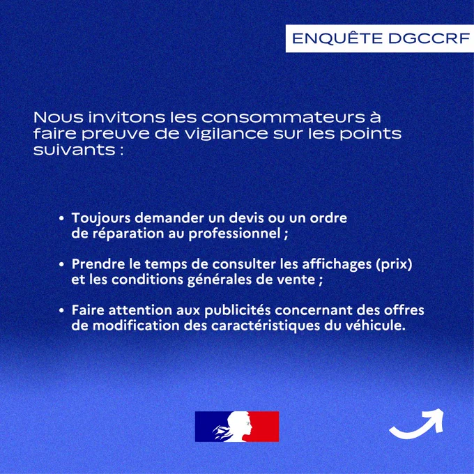 Texte en blanc sur fond bleu avec le titre "ENQUÊTE DGCCRF". Le texte conseille aux consommateurs de demander un devis pour les réparations, de consulter les prix et conditions de vente, et d'être attentifs aux publicités sur les modifications de véhicules. En bas, un logo avec un profil blanc sur fond bleu et rouge. Une flèche blanche dans le coin inférieur droit.