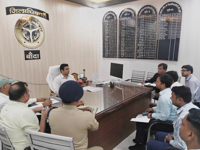 वाली टीजीटी परीक्षा की व्यवस्थाओं की समीक्षा की गई जिसमें अभ्यर्थियों हेतु पीने के लिए शुद्ध पानी ओआर एस, एंबुलेंस की व्यवस्था निर्बाध विद्युत आपूर्ति की व्यवस्था की समीक्षा की गई तथा सभी व्यवस्थाएं सुनिश्चित करने के लिए  संबंधित को निर्देश दिए गए।
