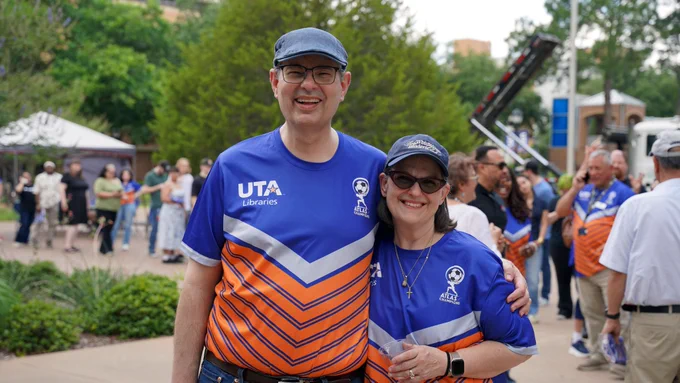 Pictured is a photo of two people at the Family Day and Picnic event held on the Library Mall. 