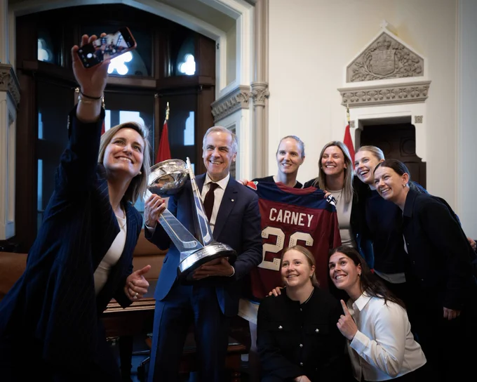 Prime Minister Carney with members of the Montréal Victoire.