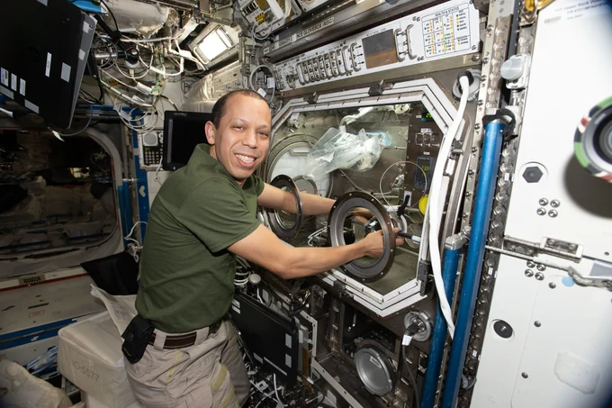NASA astronaut and Expedition 74 Flight Engineer Chris Williams replaces sample hardware inside the Destiny laboratory module’s Microgravity Science Glovebox aboard the International Space Station to support semiconductor crystal research. Growing crystals in weightlessness may enable future large-scale semiconductor manufacturing, advancing the commercial space economy and supporting Earth-based industries. 