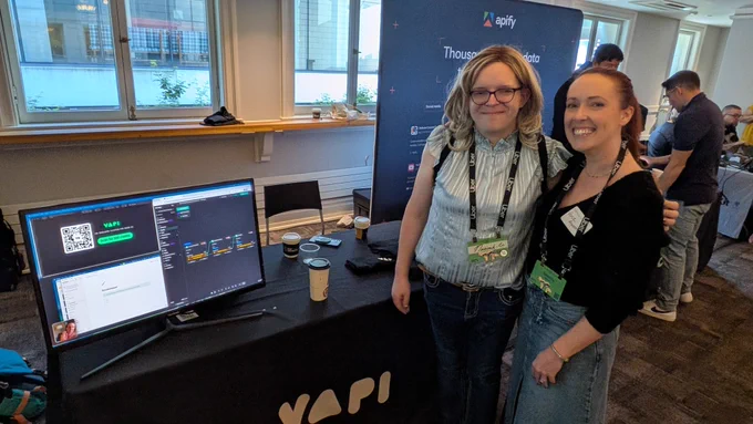 Naomi and Amanda at the Vapi booth