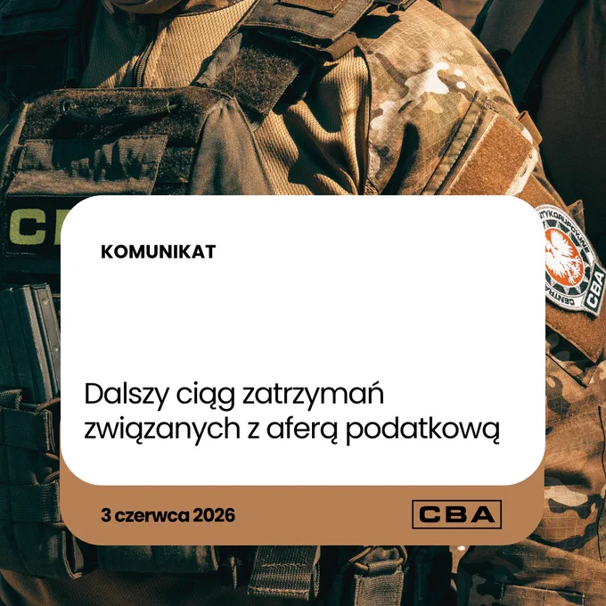 Mężczyzna w mundurze, na ramieniu widać logo CBA. Przed nim napis: Komunikat: Dalszy ciąg zatrzymań związanych z aferą podatkową – 3 czerwca 2026 r. i logo CBA.