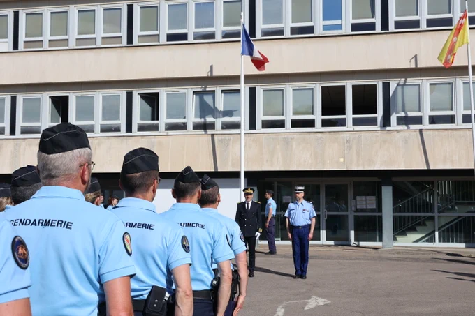 Cérémonie de remise de distinctions honorifiques.