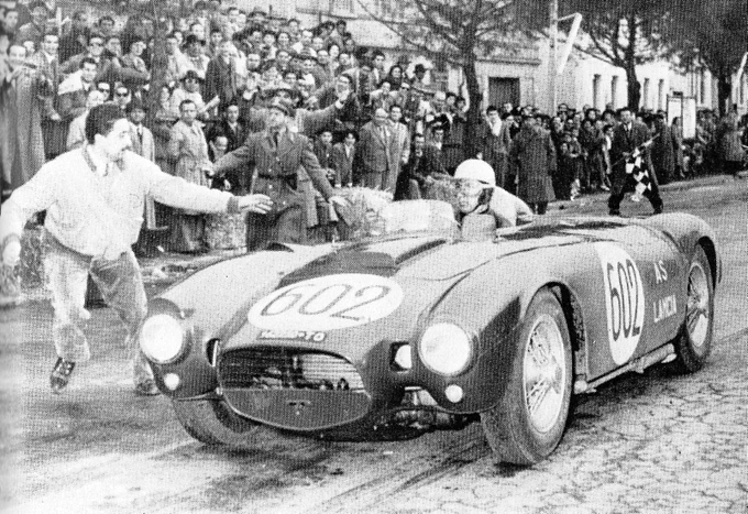 Excited spectators as Alberto Ascari wins in his Lancia D24