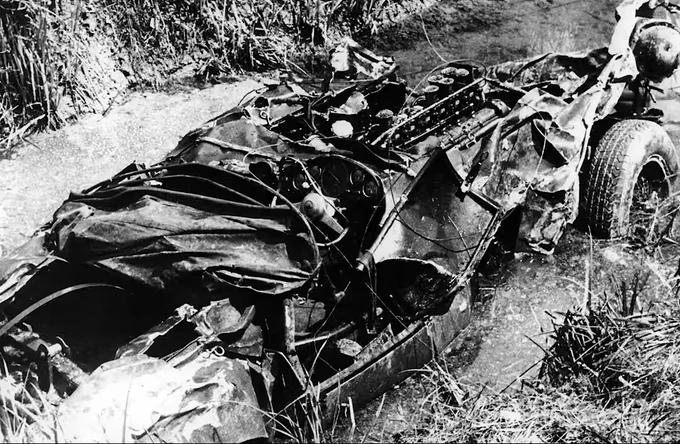 Ferrari 335 S de Portago and Nelson tras el fatal accidente