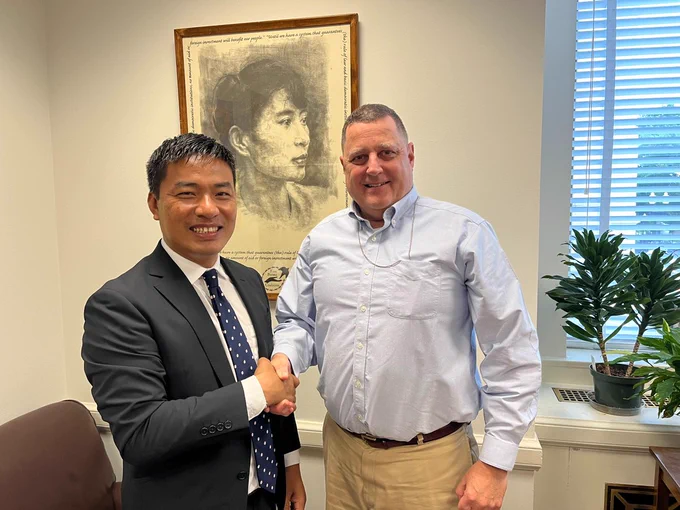 Dr Sasa with Paul Grove from the Senate Appropriations Committee