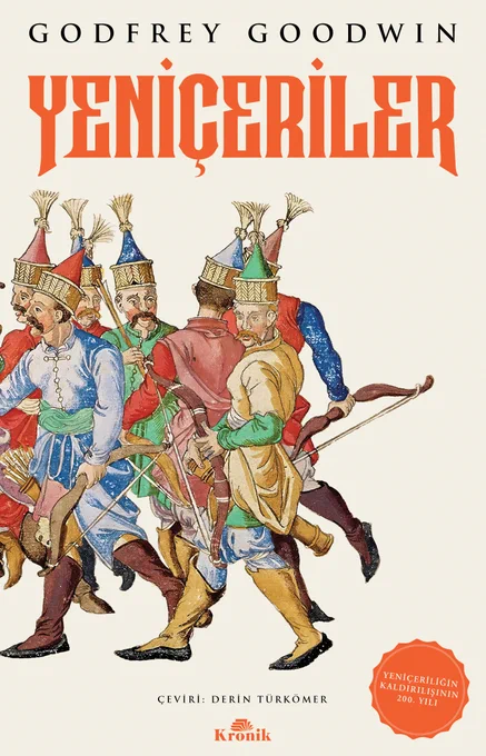 Görsel, gönderide bahsedilen kitabın kapağıdır.
Kapak, Osmanlı İmparatorluğu’nun en dikkat çekici askeri sınıflarından biri olan yeniçerileri tarihsel bir sahneyle yansıtan canlı bir tasarıma sahip.
Ana görselde bir grup yeniçeri betimlenmiş.
Geleneksel, renkli üniformaları ve yüksek, karakteristik başlıklarıyla dikkat çekiyorlar.
Ellerinde yay ve oklar taşıyorlar; bu, hem savaş hazırlığını hem de disiplinli düzenlerini simgeliyor.
Dinamik grup kompozisyonu, hareket ve hazır olma duygusu veriyor.
Kitabın adı ‘Yeniçeriler’, çevirmeni de Derin Türkömer.