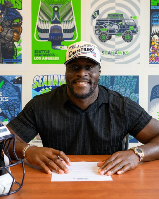 Derick Hall signs Seahawks contract extension